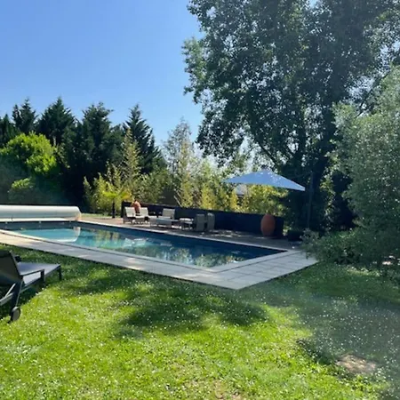 Grand Avec Piscine - A Lot Of Charme *